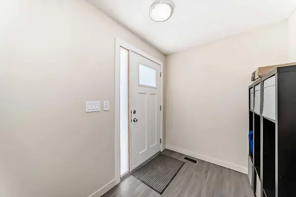 119 Woodglen GRV SW, Calgary, AB T2W 4J9