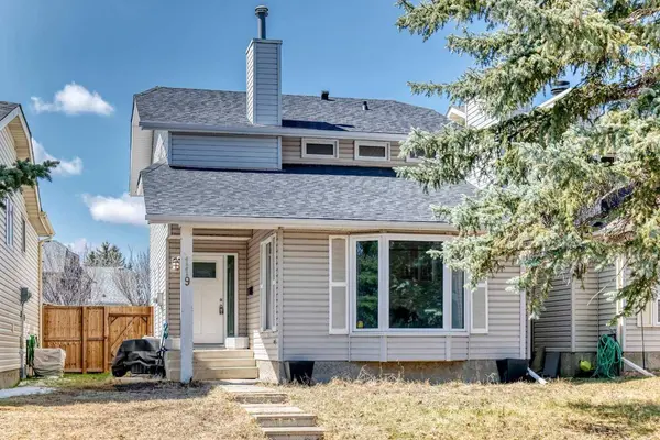 119 Woodglen GRV SW, Calgary, AB T2W 4J9