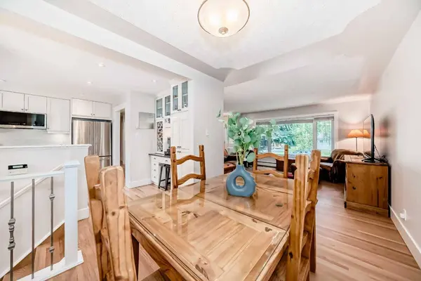 8215 5 ST SW, Calgary, AB T2V 1C6