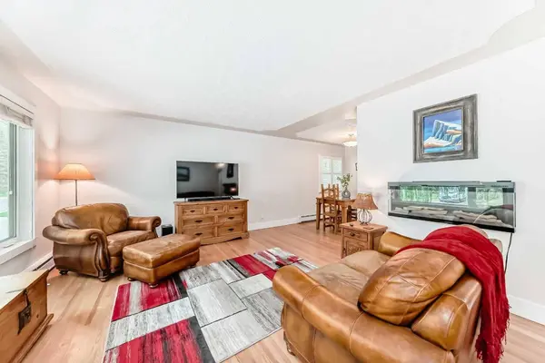 8215 5 ST SW, Calgary, AB T2V 1C6