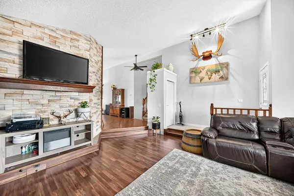 31 Taylor WAY SE, Airdrie, AB T4A 1S4
