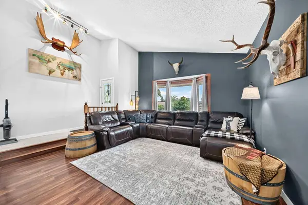31 Taylor WAY SE, Airdrie, AB T4A 1S4