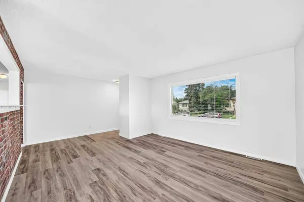 2016 46 ST SE, Calgary, AB T2B 1K6