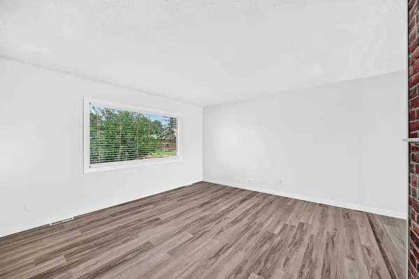 2016 46 ST SE, Calgary, AB T2B 1K6