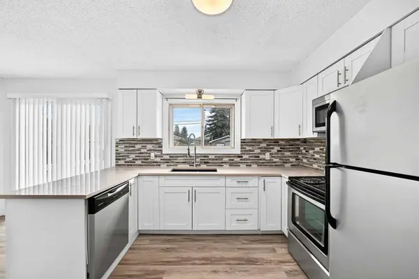2016 46 ST SE, Calgary, AB T2B 1K6