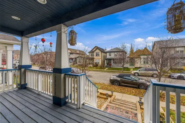 171 Prestwick Villas SE, Calgary, AB T2Z 4S3