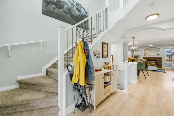 171 Prestwick Villas SE, Calgary, AB T2Z 4S3