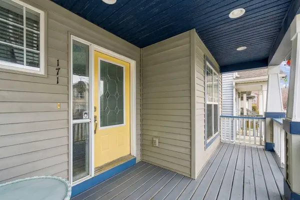 171 Prestwick Villas SE, Calgary, AB T2Z 4S3