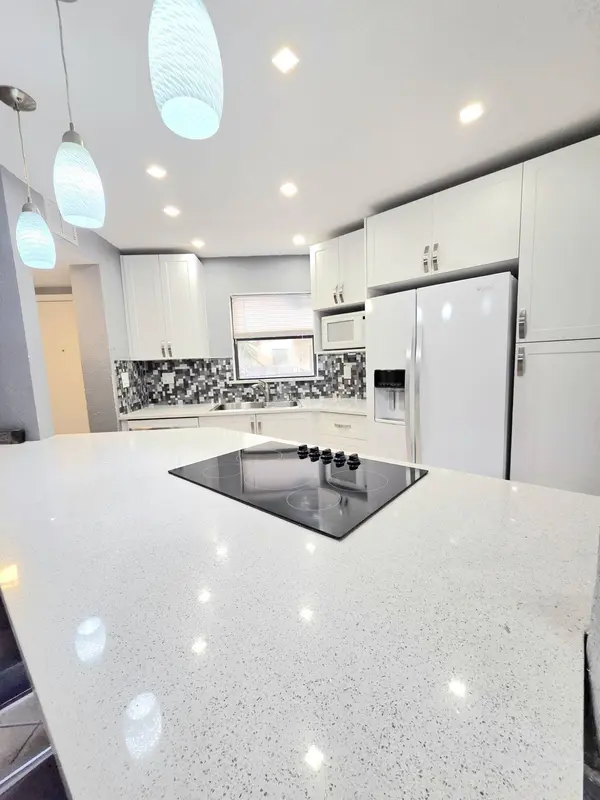 6655 W Broward BLVD #203, Plantation, FL 33317