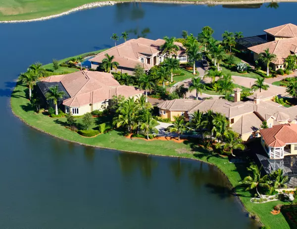 5 Things to Check Before Buying a Lakefront Home in West Palm Beach,Erica Batista