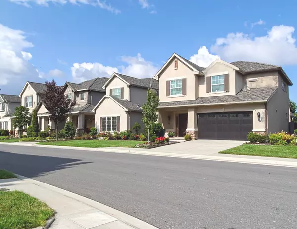 Florida HOA vs. NYC Co-ops & Condos: What Northeastern Buyers Must Know