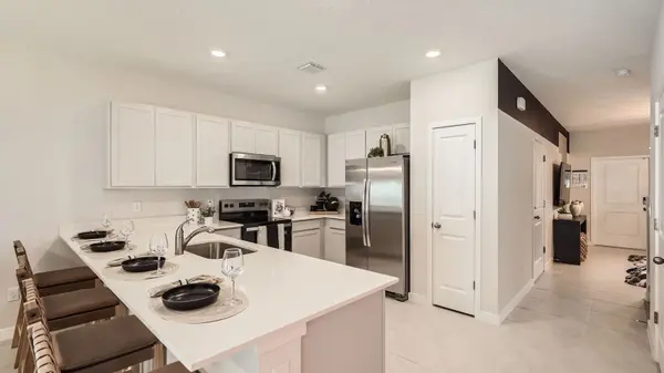 Jade_0023_4852_Dillion_St_-_Web_Quality_-_010_-_11_Kitchen