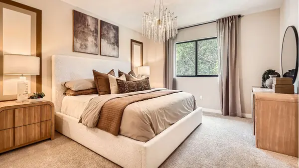 Opal_0017_4856_Dillion_St_-_Web_Quality_-_016_-_17_2nd_Floor_Primary_Bedroom