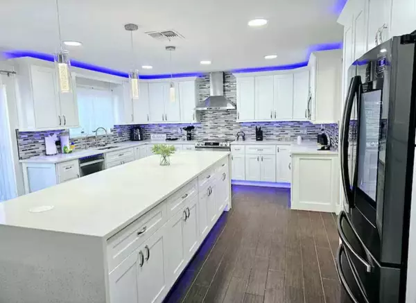 502 Canna Dr, Davenport, FL 33897-2800