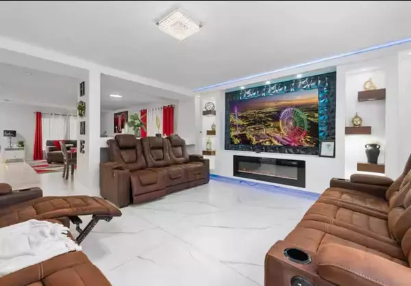 502 Canna Dr, Davenport, FL 33897-2800