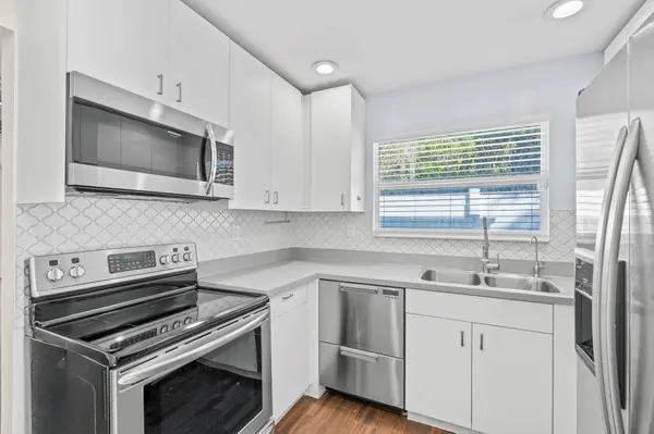 5213 Bethany LN, Haverhill, FL 33415