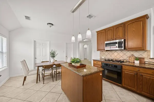 2727 Hidden Landing DR, Pearland, TX 77584