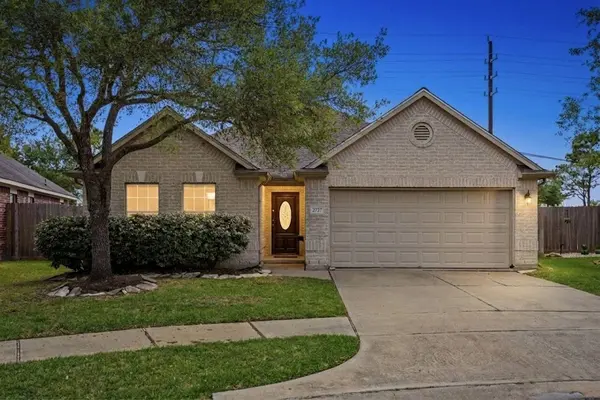 2727 Hidden Landing DR, Pearland, TX 77584