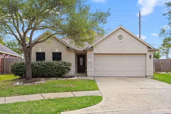 2727 Hidden Landing DR, Pearland, TX 77584