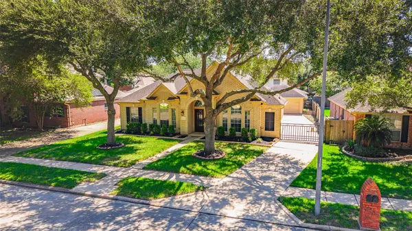 2709 W Oaks BLVD, Pearland, TX 77584