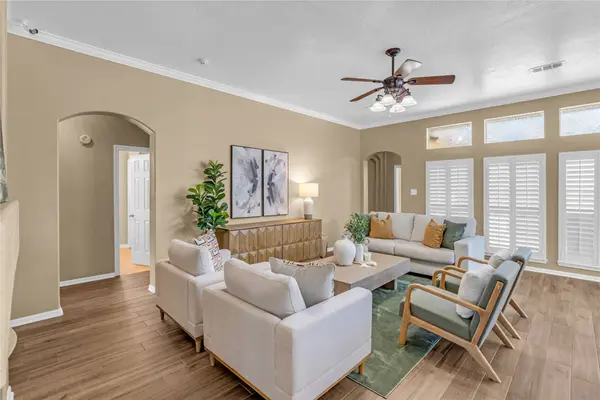 2709 W Oaks BLVD, Pearland, TX 77584