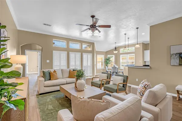 2709 W Oaks BLVD, Pearland, TX 77584