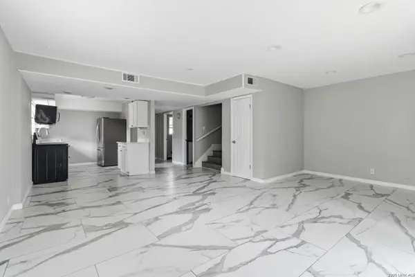 512 W Byrd Blvd, Universal City, TX 78148