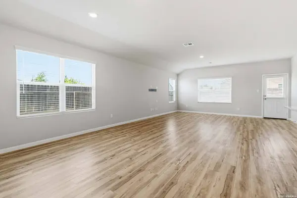 9803 MORGANS ML, San Antonio, TX 78254