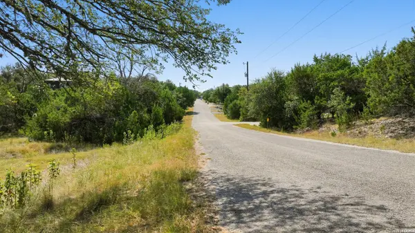 1007 Deer Run Pass, Canyon Lake, TX 78133