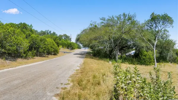 1007 Deer Run Pass, Canyon Lake, TX 78133