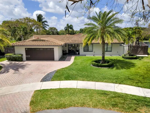 14120 Leaning Pine Dr, Miami Lakes, FL 33014