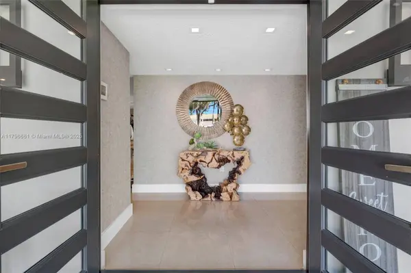 14120 Leaning Pine Dr, Miami Lakes, FL 33014