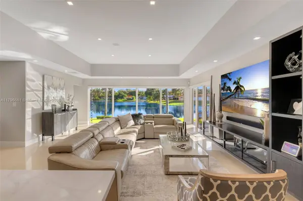 14120 Leaning Pine Dr, Miami Lakes, FL 33014