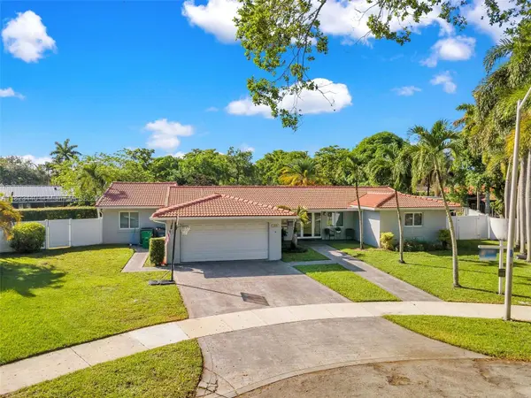 6919 Willow Ln, Miami Lakes, FL 33014