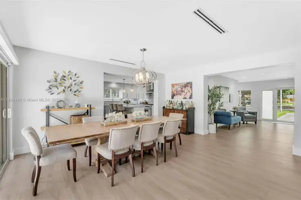 6919 Willow Ln, Miami Lakes, FL 33014