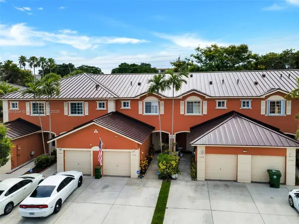 1206 NW 100th Ave, Pembroke Pines, FL 33024