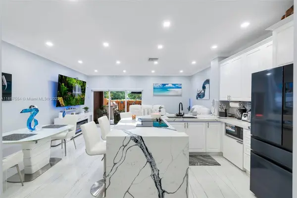 1206 NW 100th Ave, Pembroke Pines, FL 33024