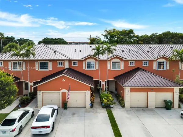 1206 NW 100th Ave, Pembroke Pines, FL 33024