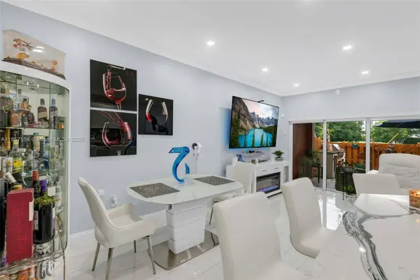 1206 NW 100th Ave, Pembroke Pines, FL 33024