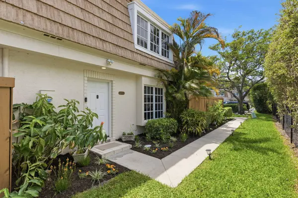 11588 Winchester DR, Palm Beach Gardens, FL 33410