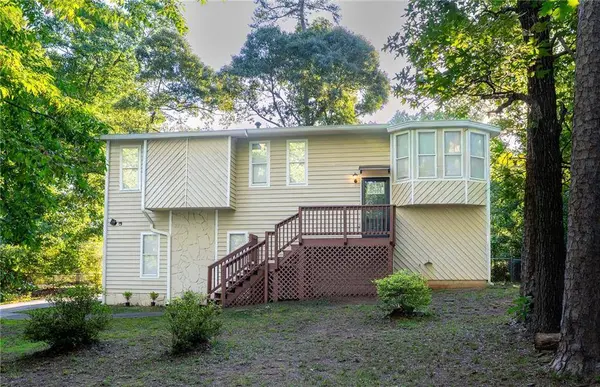 4007 Stacy LN, Snellville, GA 30039
