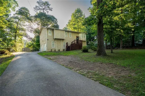 4007 Stacy LN, Snellville, GA 30039