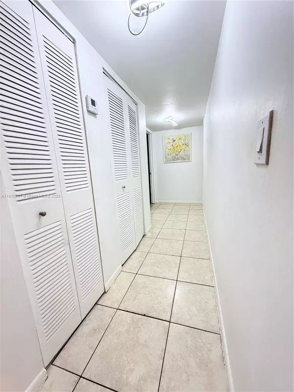 711 N Pine Island Rd #107, Plantation, FL 33324