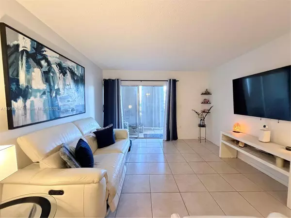 711 N Pine Island Rd #107, Plantation, FL 33324