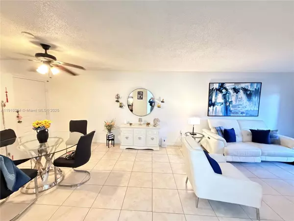 711 N Pine Island Rd #107, Plantation, FL 33324