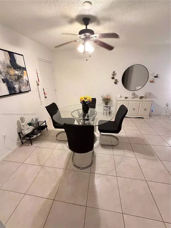 711 N Pine Island Rd #107, Plantation, FL 33324