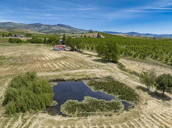 679 Valley View RD, Talent, OR 97540