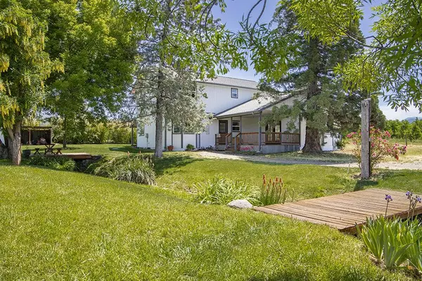 679 Valley View RD, Talent, OR 97540