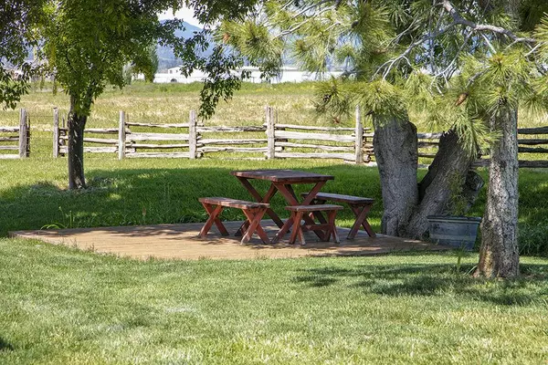 679 Valley View RD, Talent, OR 97540