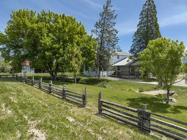 679 Valley View RD, Talent, OR 97540